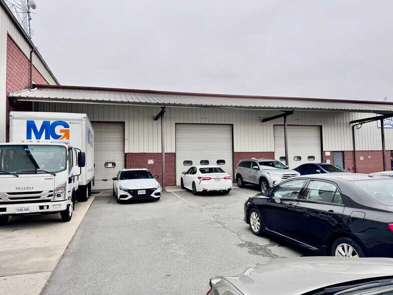 More Photos Of 45726 Elmwood Ct, Sterling Warehouse For Lease