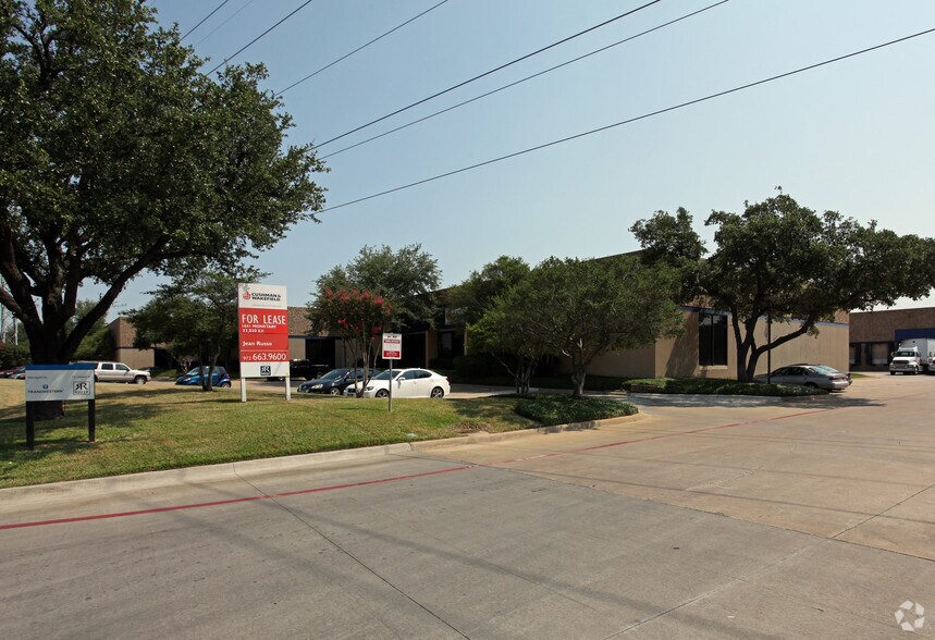 More Photos Of 1825 Monetary Ln, Carrollton Distribution For Lease