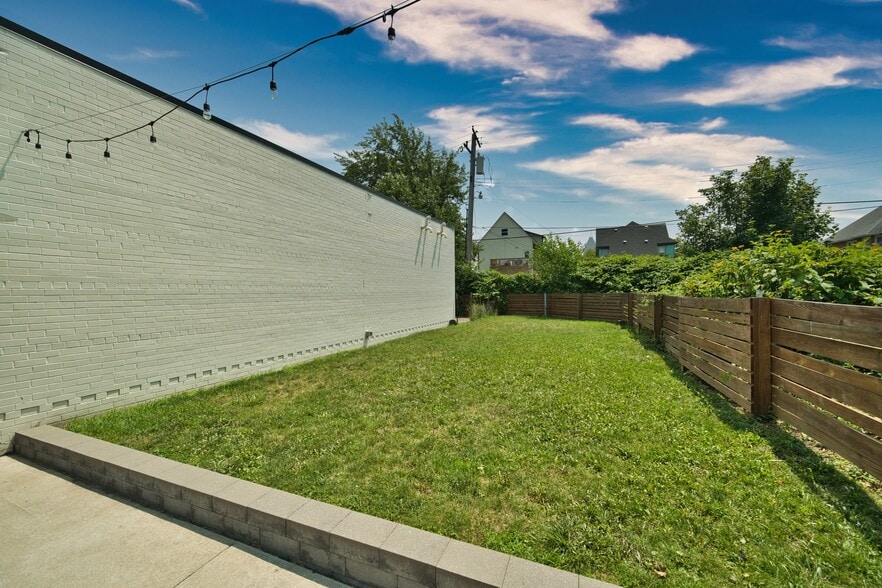 More Photos Of 611 W Philadelphia St, Detroit Freestanding For Sale