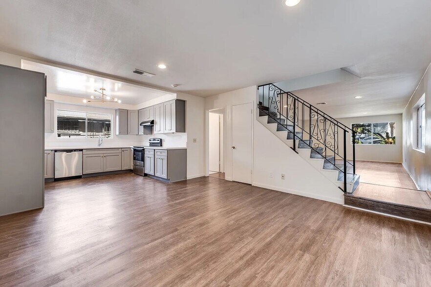 More Photos Of 540 Hyde Park Pl, Inglewood Apartments For Sale