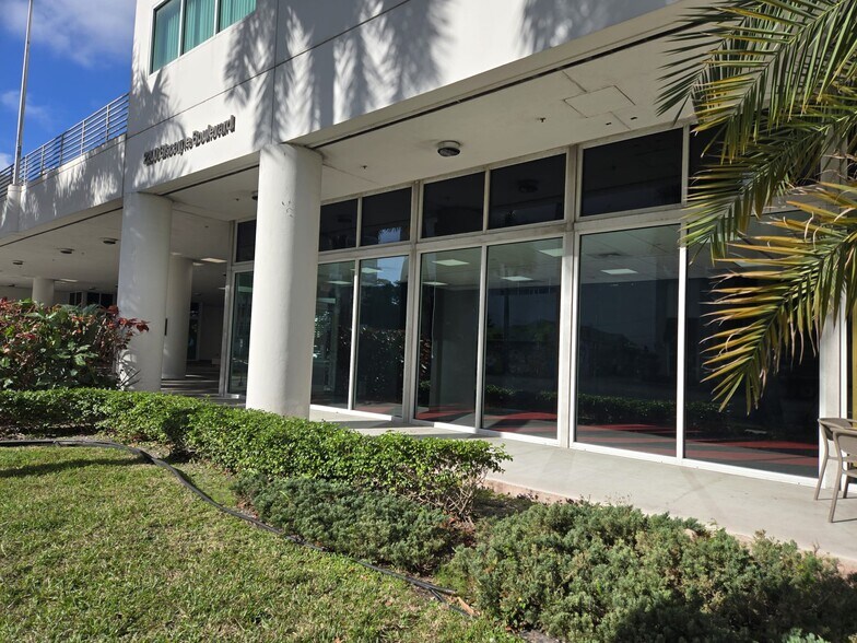 More Photos Of 2200 Biscayne Blvd, Miami Loft Creative Space For Lease