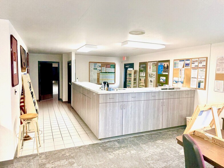 More Photos Of 808-810 Progress Dr, Farmington Office For Sale