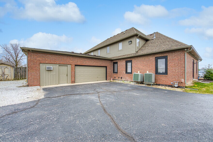 More Photos Of 4582 Northwest Plaza West Dr, Zionsville Office For Lease