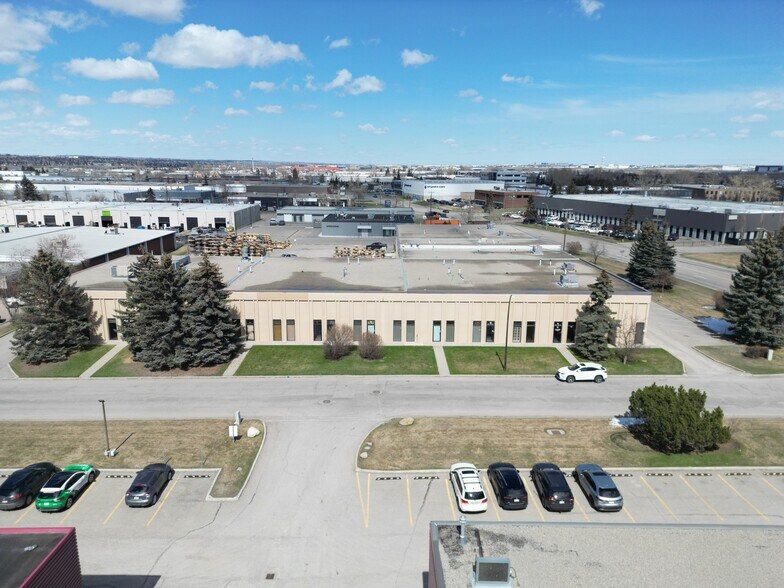 More Photos Of 3529 12th St NE, Calgary Warehouse For Lease
