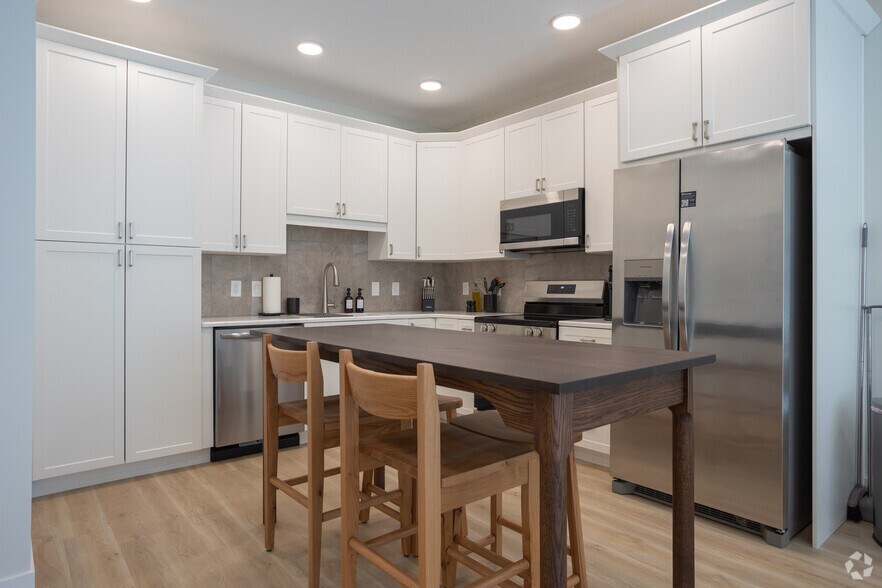 More Photos Of 232 East State St, Traverse City Apartments For Sale