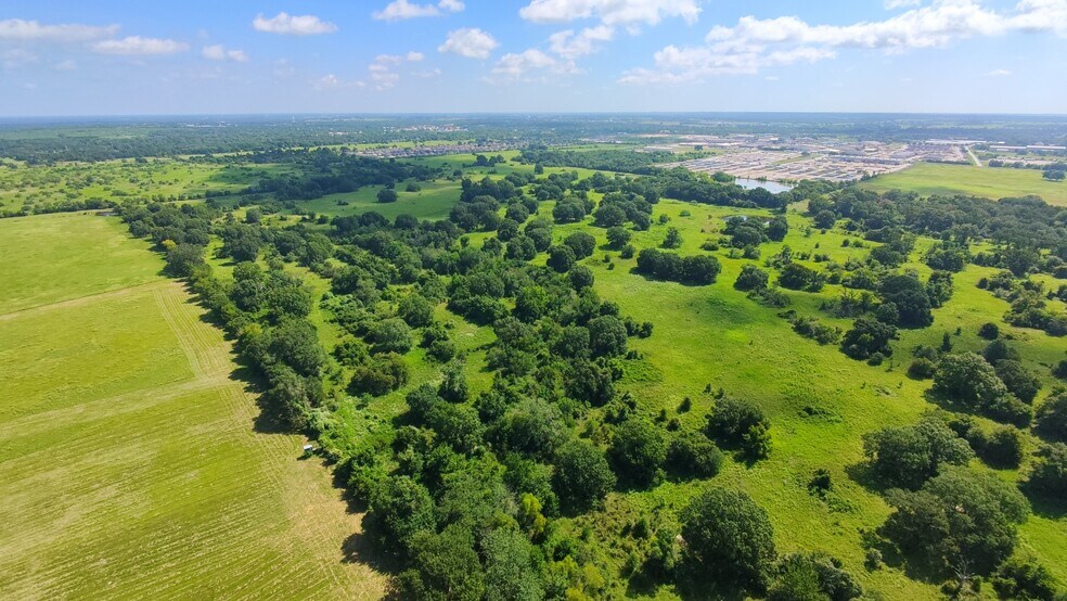More Photos Of 415 Veterans Memorial Dr, Navasota Land For Sale