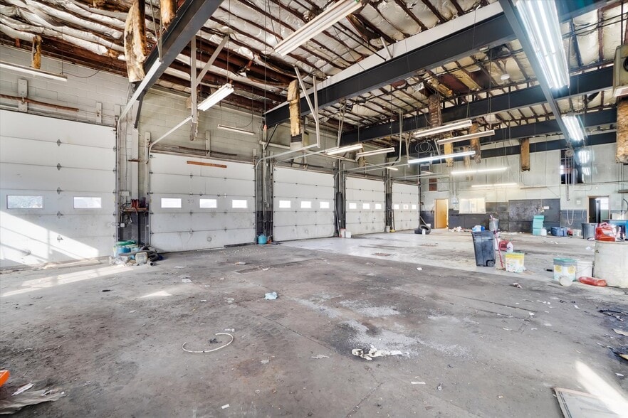 More Photos Of 1006 1/2 Mount Rose Rear Ave, York Auto Repair For Sale