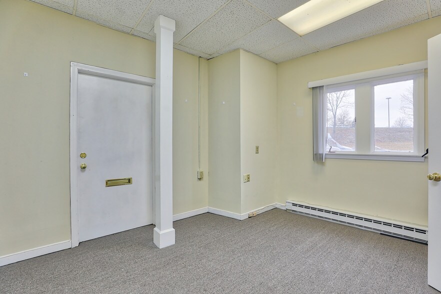 More Photos Of 584 Meadow St, Agawam Medical For Lease