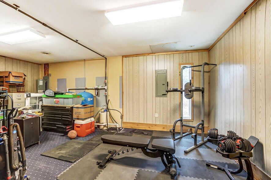 More Photos Of 20660 W Bowling Green Road, Weston Auto Repair For Lease