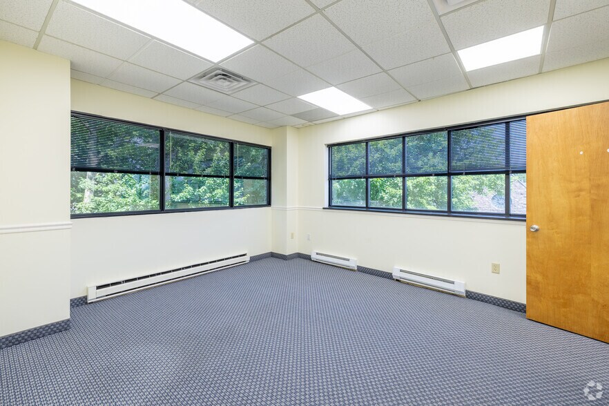 More Photos Of 1600 Saint Georges Ave, Rahway Office For Lease