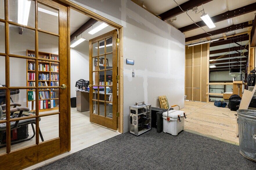 More Photos Of 1050 W Innovation Dr, Kearney Warehouse For Sale