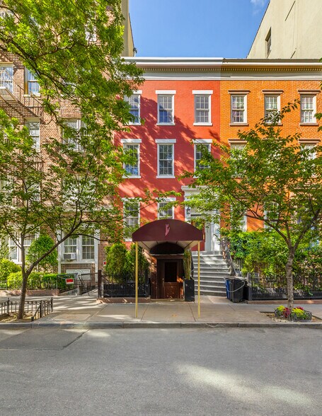 More Photos Of 113 W 13th St, New York Apartments For Sale