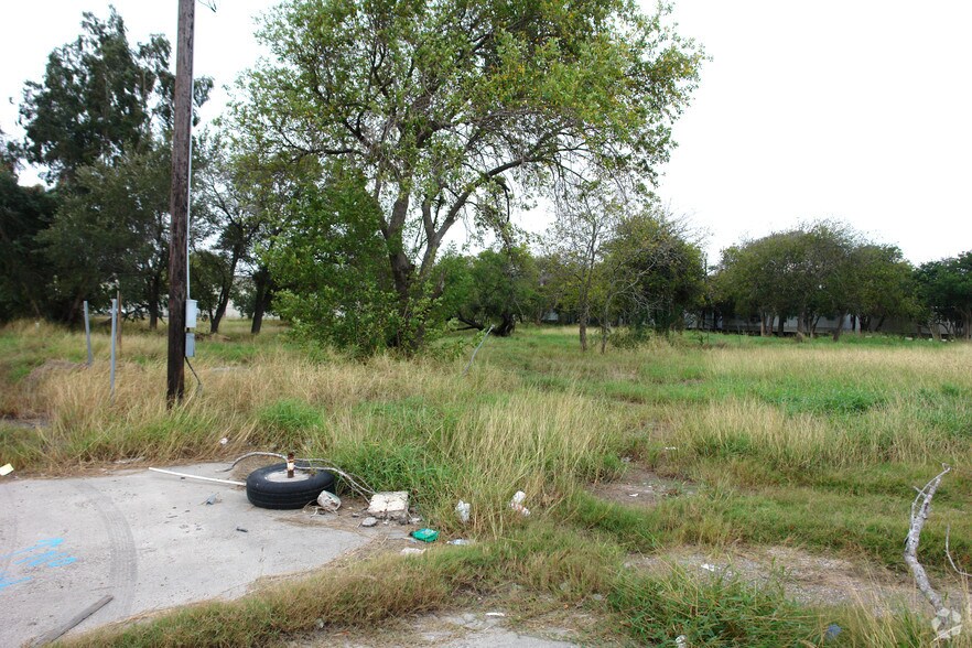 More Photos Of 5501 Leopard St, Corpus Christi Land For Sale