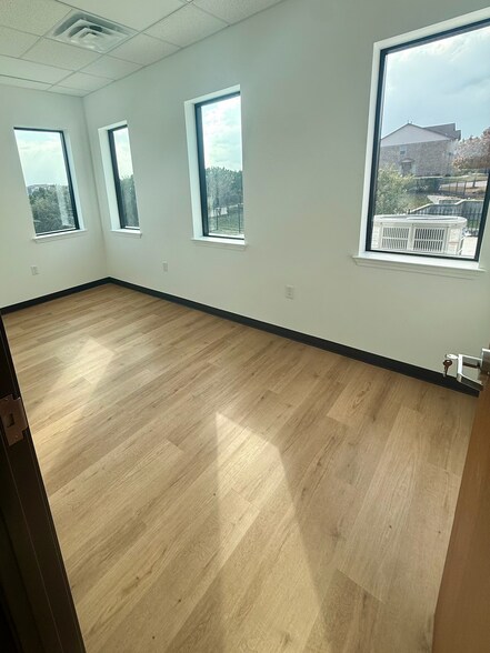 More Photos Of 1651 S Bell Blvd, Cedar Park Medical For Sale