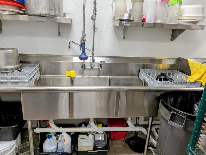 More Photos Of 305-393 W Los Angeles Ave, Moorpark Freestanding For Lease