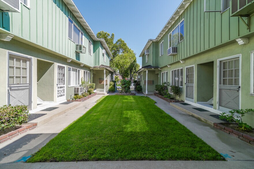 More Photos Of 233 N Hollywood Way, Burbank Apartments For Sale