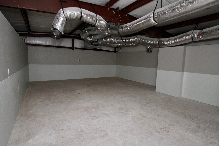 More Photos Of 11518 Bogs Rd, Tomball Shelter For Sale