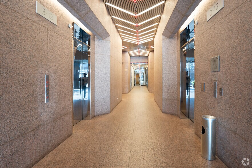 More Photos Of 301 Commerce St, Fort Worth Office For Lease