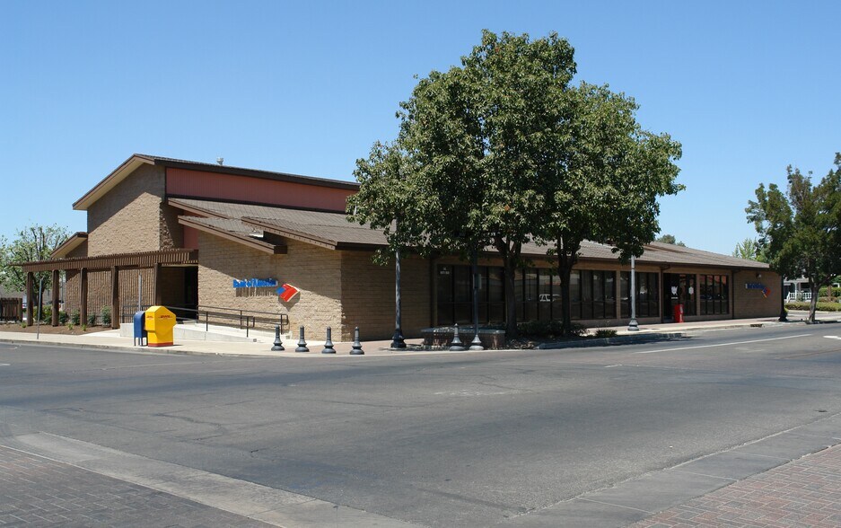 Primary Photo Of 345 N Main St, Porterville Bank For Lease