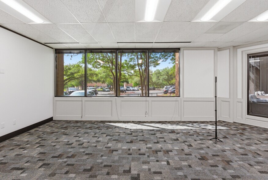 More Photos Of 8000 Centre Park Dr, Austin Office For Lease