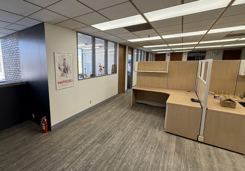 More Photos Of 15 Bury St, Winnipeg Distribution For Sale