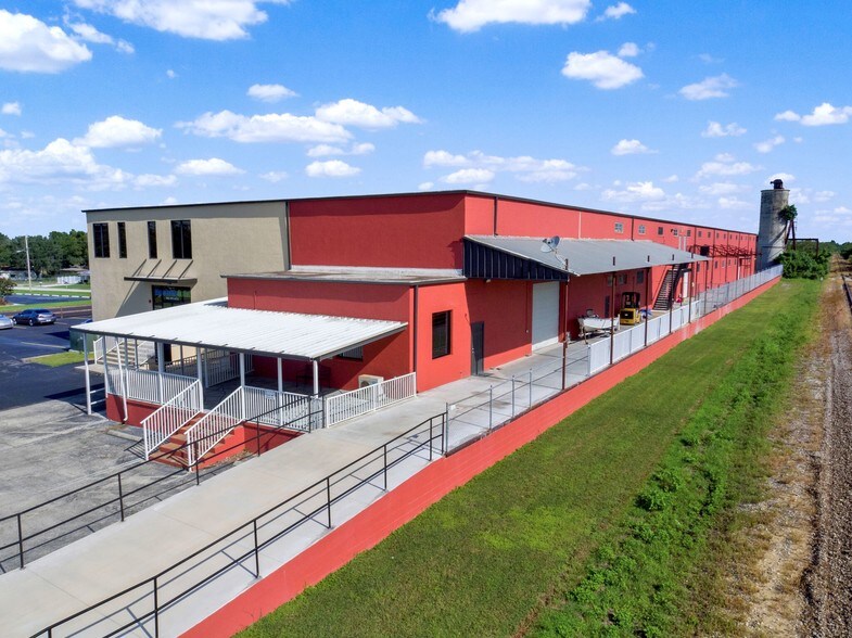 More Photos Of 110 W Interlake Blvd, Lake Placid Warehouse For Lease