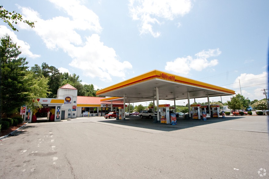 More Photos Of 3800 Central Ave, Charlotte Service Station For Lease