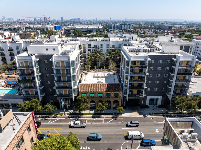 More Photos Of 5550 Hollywood Blvd, Los Angeles Apartments For Lease