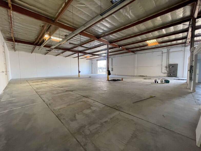 More Photos Of 13861 Seaboard Cir, Garden Grove Warehouse For Lease