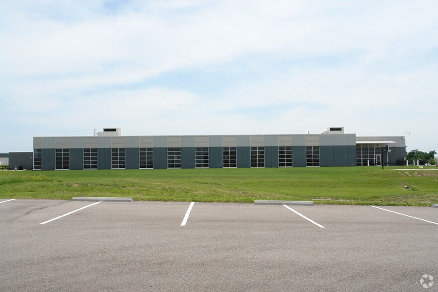 More Photos Of 8924 E 35th St, Wichita Office For Sale