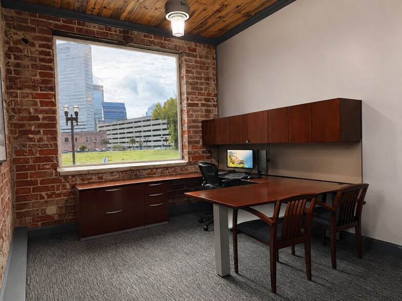 More Photos Of 122 Jefferson St, Jacksonville Office For Lease