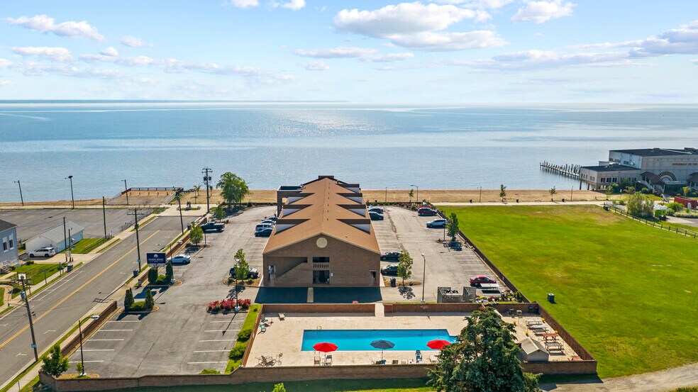 More Photos Of 30 Colonial Ave, Colonial Beach Hotel For Sale