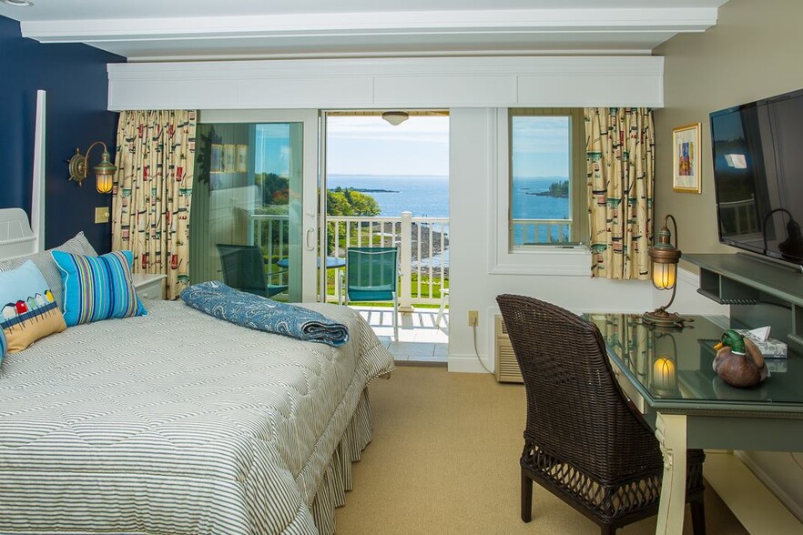 More Photos Of 886 Commercial St, Rockport Hotel For Sale