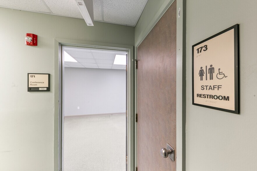 More Photos Of 3828 Avenue N, Galveston Hospital For Lease