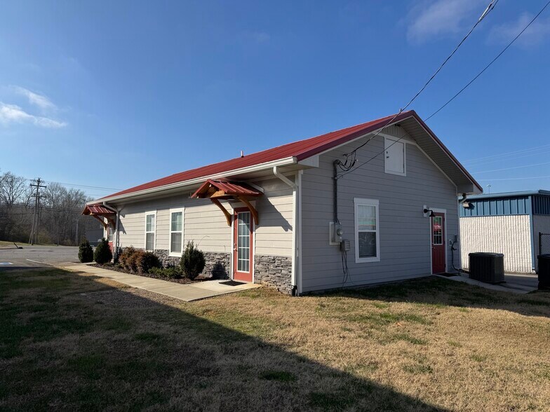 Primary Photo Of 172 Luyben Hills Rd, Kingston Springs Medical For Lease