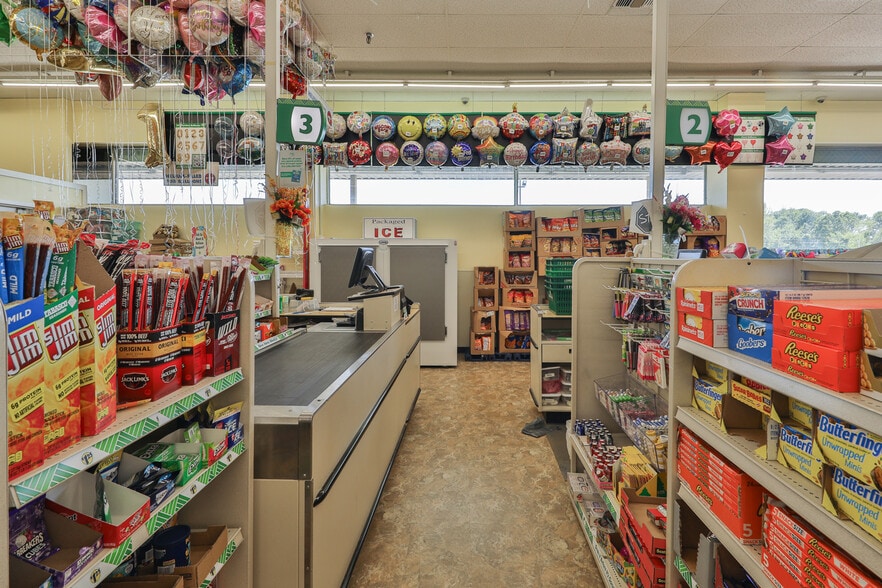 More Photos Of 8718 Highway 22, Dresden Storefront For Sale