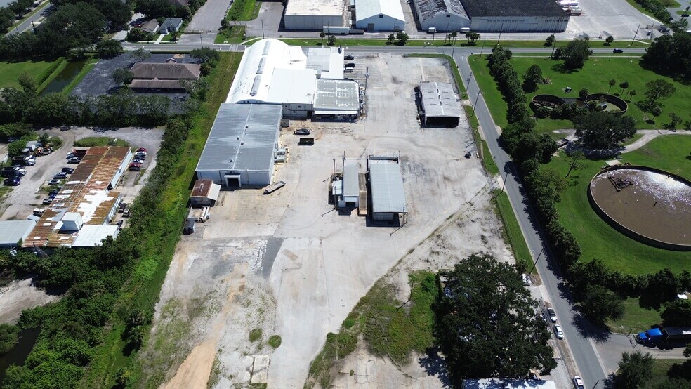 More Photos Of 306 9th St, Winter Garden Warehouse For Lease