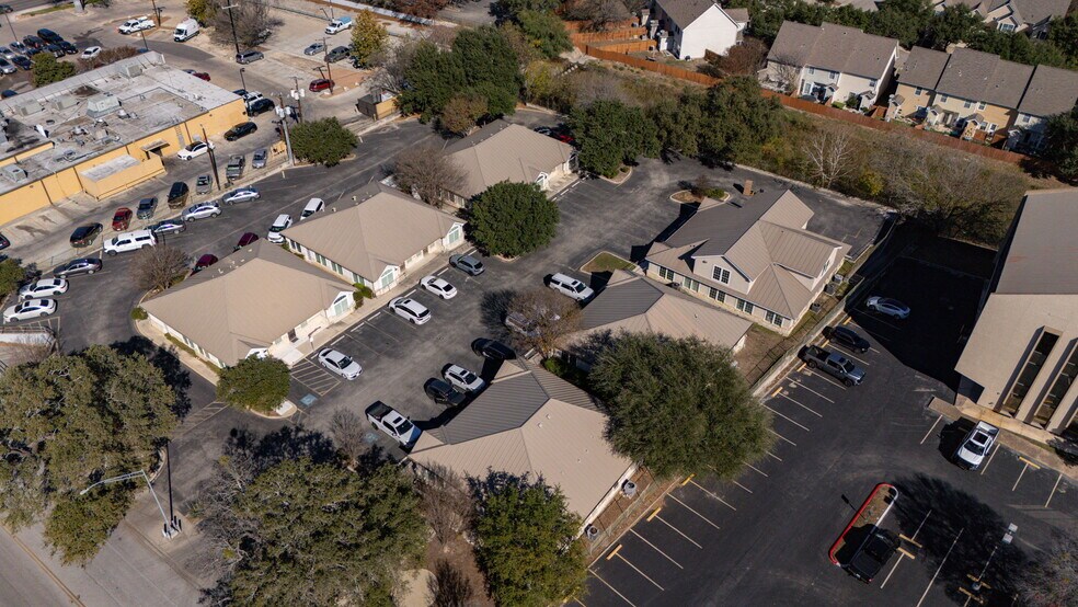 More Photos Of 4230 Gardendale St, San Antonio Office For Sale
