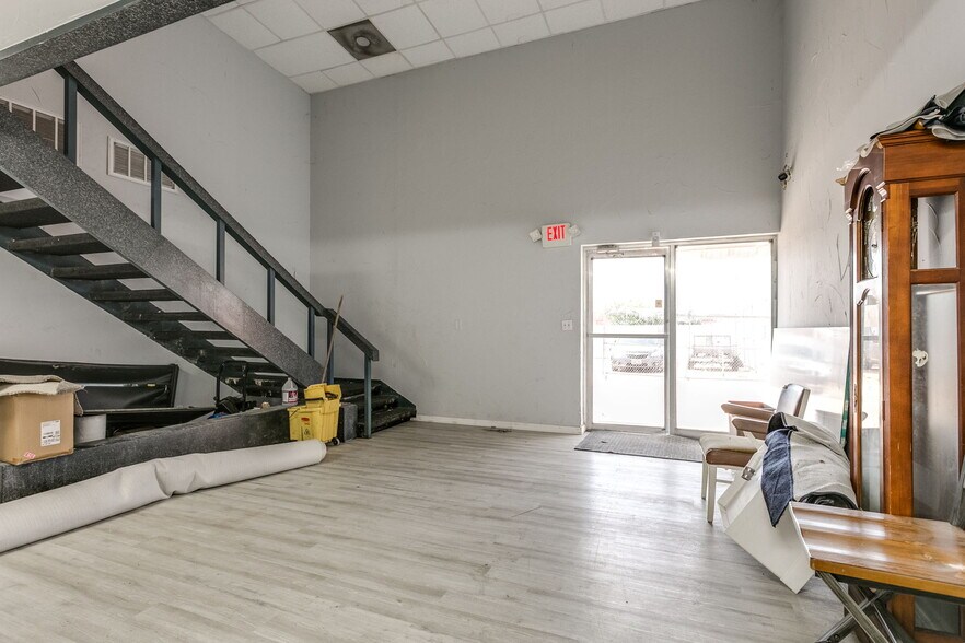 More Photos Of 400 N Macarthur Blvd, Oklahoma City Warehouse For Sale