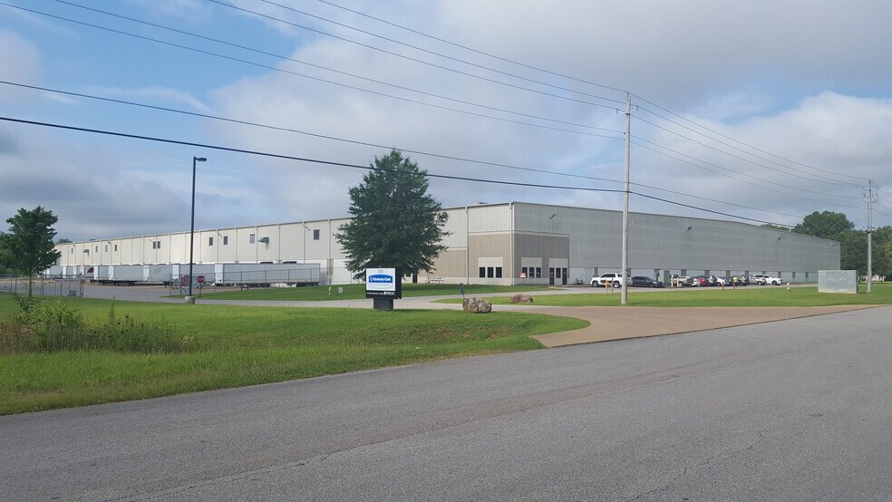 More Photos Of 3015 Tecumseh Rd, Corinth Distribution For Lease