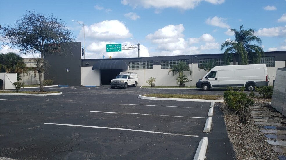 More Photos Of 1815 10th Ave N, Lake Worth Beach Warehouse For Lease