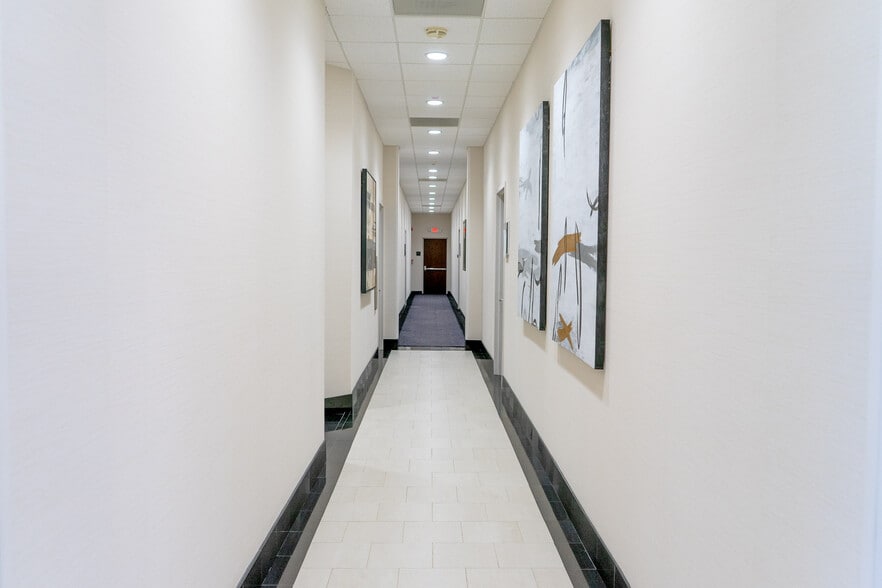 More Photos Of 15500 New Barn Rd, Miami Lakes Loft Creative Space For Lease