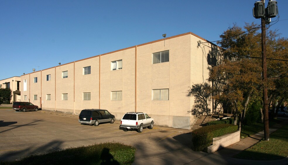 More Photos Of 6162 E Mockingbird Ln, Dallas Medical For Lease