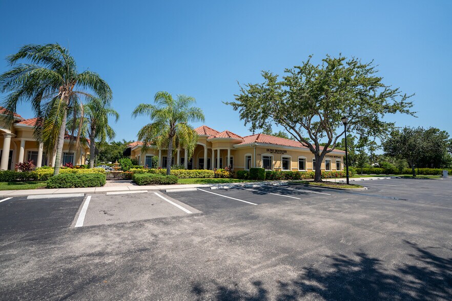 More Photos Of 3376 Woods Edge Cir, Bonita Springs Medical For Lease