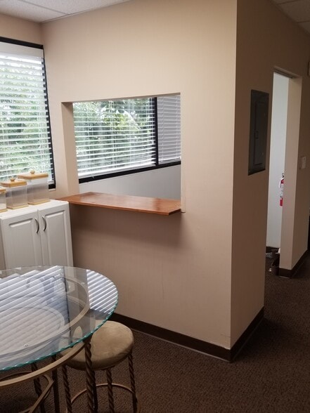 More Photos Of 2201 NE 52nd St, Lighthouse Point Medical For Sale