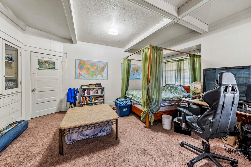 More Photos Of 807 NW 5th St, Grants Pass Apartments For Sale