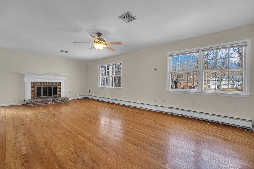 More Photos Of 1 Shadetree Pl, Long Valley Healthcare For Sale