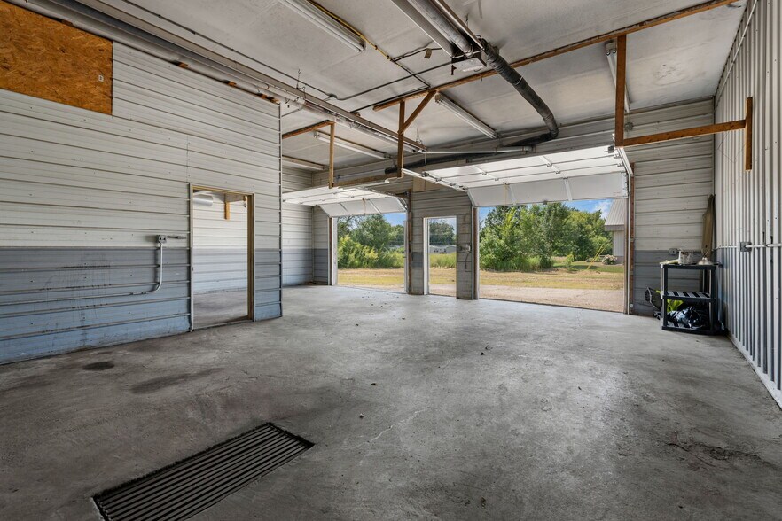 More Photos Of 3401 W Oakland Ave, Austin Truck Stop For Sale