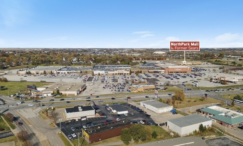 More Photos Of 320 W Kimberly Rd, Davenport General Retail For Sale