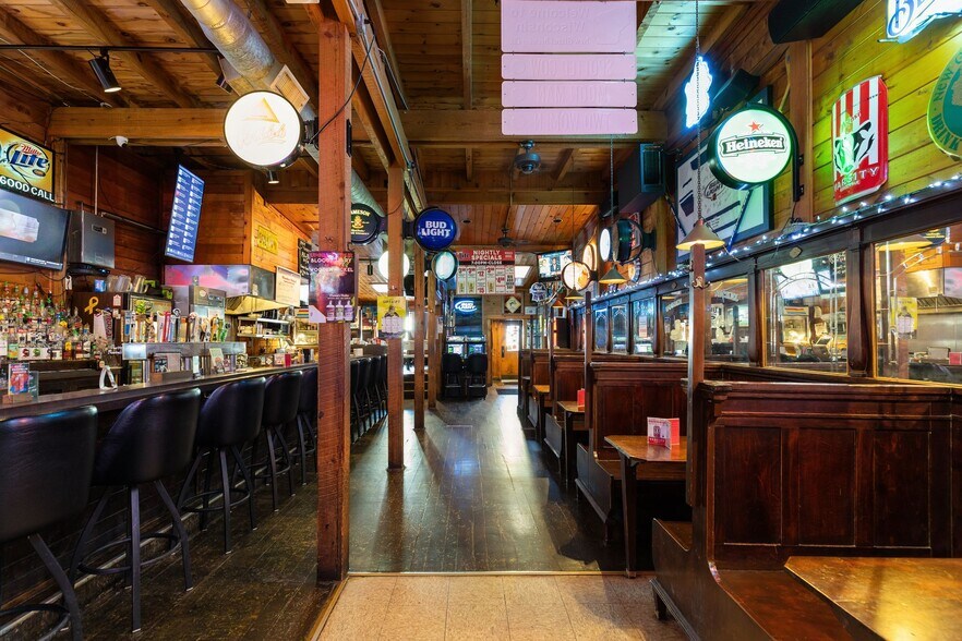 More Photos Of 217 E College Ave, Appleton Restaurant For Sale